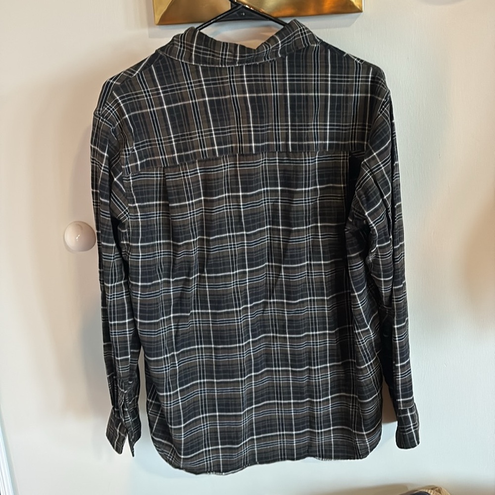 H&M button down. - Picture 2 of 4